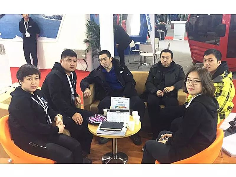 长白山万达滑雪场总经理武祥喜(左三)_副本.jpg