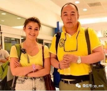 60岁张铁林与波兰前妻的女儿生活近照,混血女儿很美,却不像爹