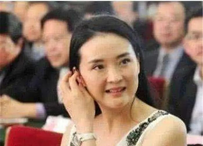 林心如老了,赵薇老了,王艳老了,只有她39岁仍像18岁少女!