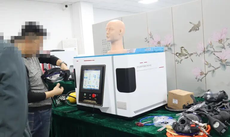 國內某檢測中心專家蒞臨上海理濤參觀考察全自動呼吸器綜合檢測儀