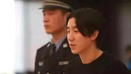 陈羽凡只需在社区戒毒3年,而为何房祖名李代沫就必须坐牢?