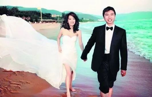 郭晶晶开启炫富模式,打脸李湘李念,网友:豪门和土豪的差距!