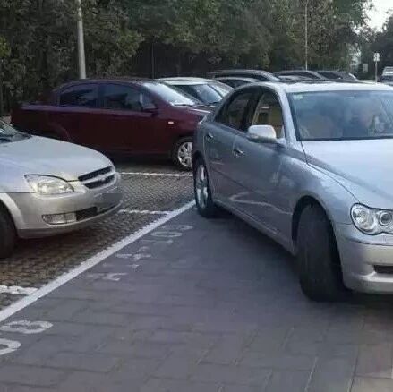 原来倒车也这么危险！正确的倒车方法是这样的，车主们记住了