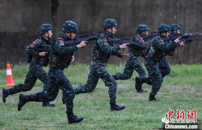 湖北武警开展特战侦察集训(组图)