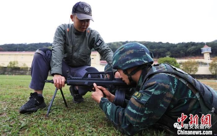 湖北武警开展特战侦察集训(组图)