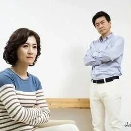 婚姻法规定：离婚要不要改户口本上的婚姻状况？为什么？