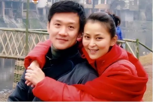 黄志忠和何音离婚11年了,他们的生活相差太大