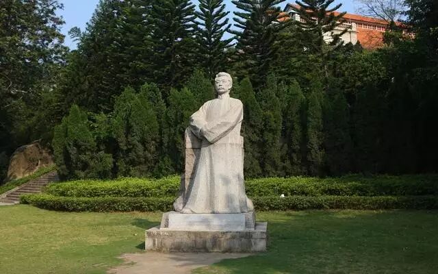 一所南方沿海985大学全国知名度很高，口碑极佳