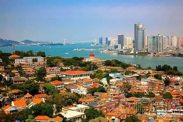 一所南方沿海985大学全国知名度很高，口碑极佳