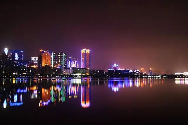 一所南方沿海985大学全国知名度很高，口碑极佳