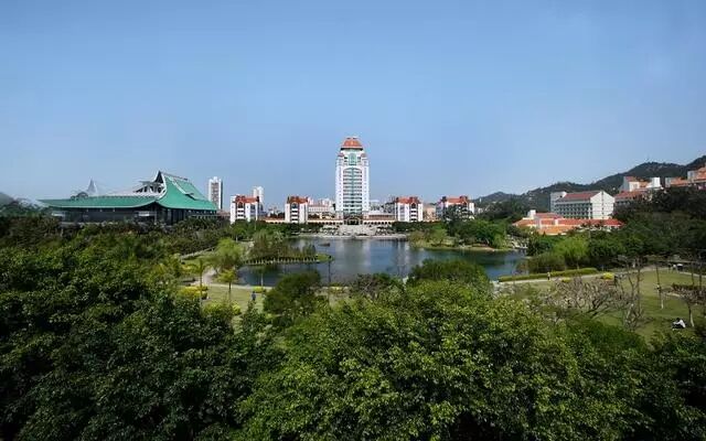 一所南方沿海985大学全国知名度很高，口碑极佳