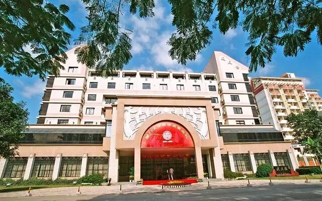 一所南方沿海985大学全国知名度很高，口碑极佳