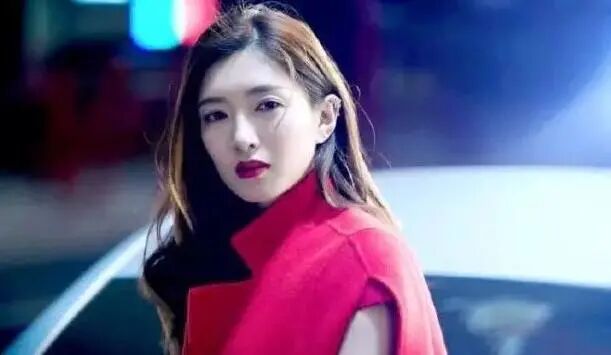 江疏影男友曝光，原来是来头不小的他，网友：难怪连胡歌都看不上