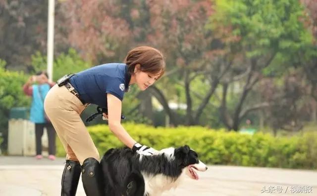 刘晓庆录制节目,将62岁活成了26岁,身材依旧凹凸有致