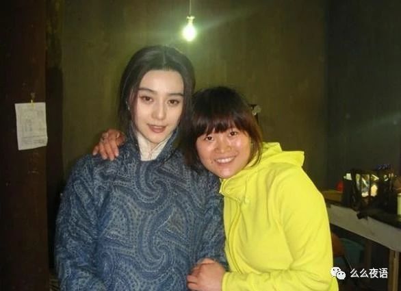 横店龙套演员和各大明星的合影曝光:看到最后一张莫名笑了