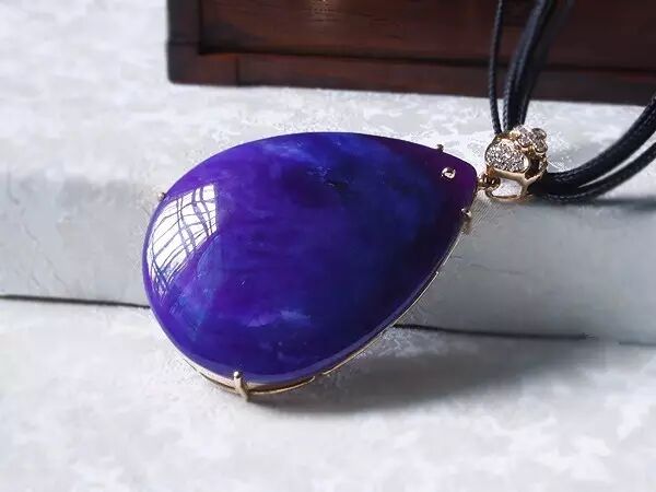 石榴石祛斑，舒俱来抗癌……这些宝石美丽与功效共存。