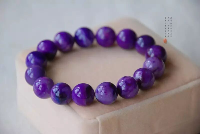 石榴石祛斑，舒俱来抗癌……这些宝石美丽与功效共存。