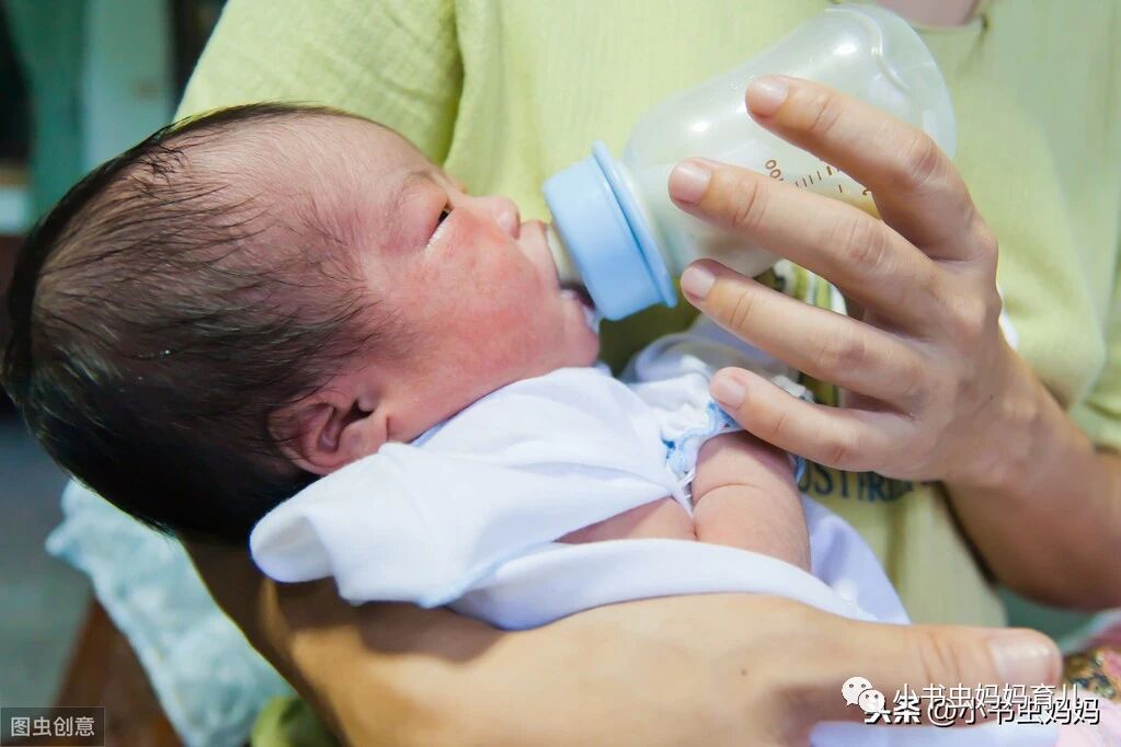 新生儿一天多少次奶才够？牢记这些喂养细节，孩子长得快-幼师课件网