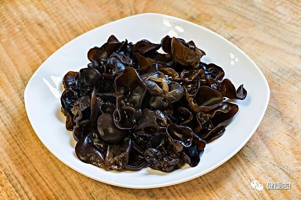 久坐不动痔疮上身怎么办？不妨试试这些食物，帮你让痔疮慢慢好转