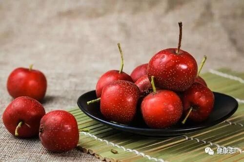 尿酸高了不用慌，常吃这4种食物，会慢慢降下来