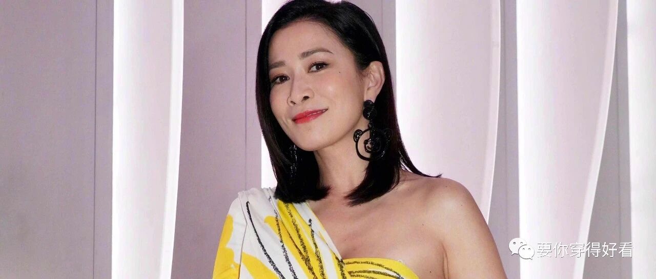 佘诗曼终于高调了，露肩裙美艳动人，44岁美回18岁