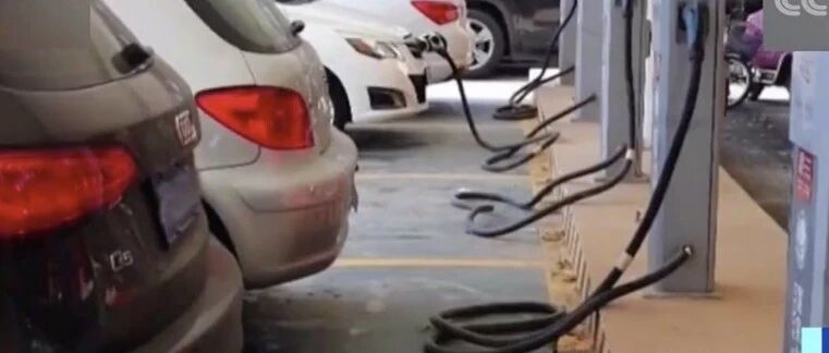 8小时车程，花了16小时！网友：我都到家了，朋友还在高速上充电……