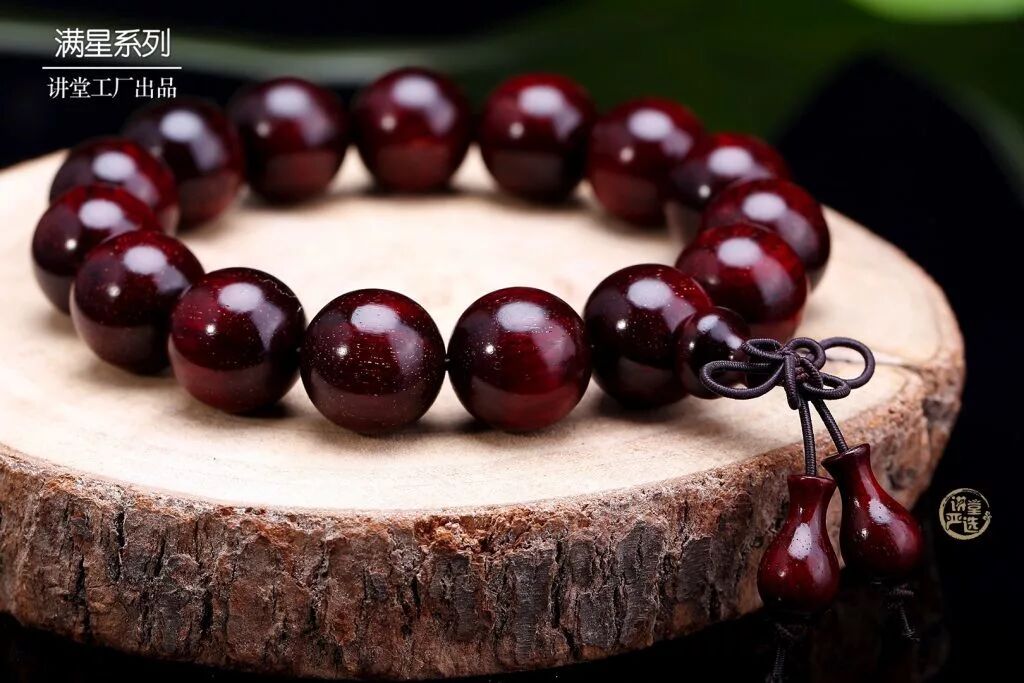 小叶紫檀如何佩戴好