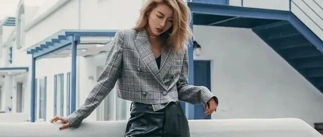 最近娱乐圈火了一种裤子，叫“麻油裤”，时髦又显瘦，谁穿谁好看