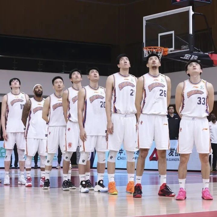 上海男篮彻底无缘季后赛，连续两年高投入低产出，打的是个寂寞？