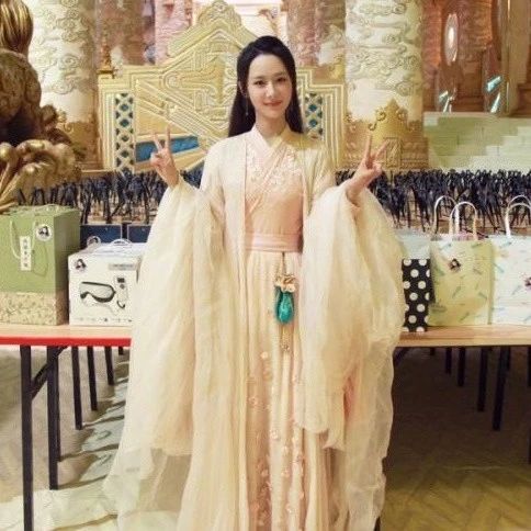 杨紫妈妈身份曝光,没想到是甄嬛中的她,难怪杨紫演技越来越好