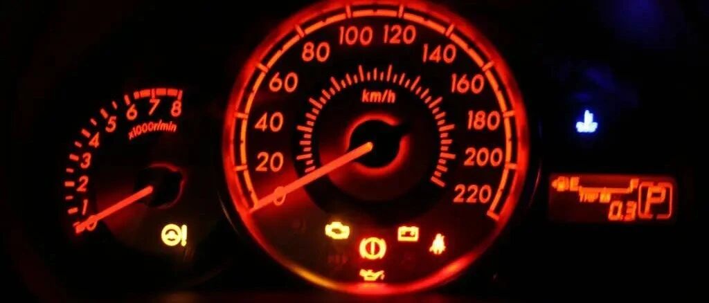 仪表盘上“生命红灯”一亮必须停车，老司机：别说你还不知道