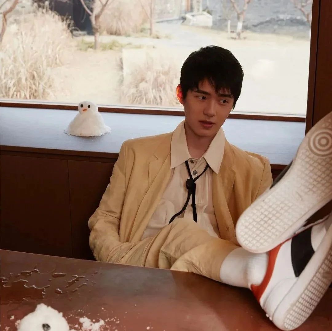 不穿西服我也要打领带