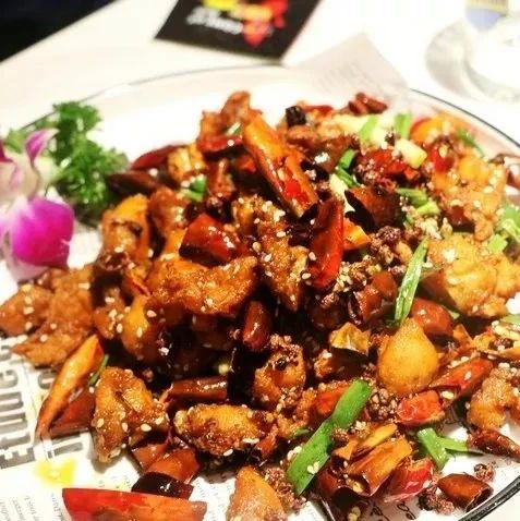 啤酒＋烤串，郑州街头这家音乐串吧给你一个完美的夏夜