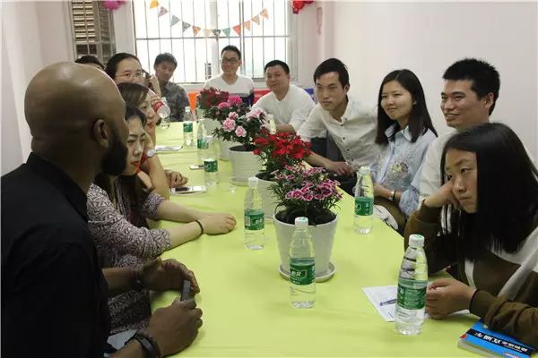 瑞德特外教漫談同為禮儀，中美大不同