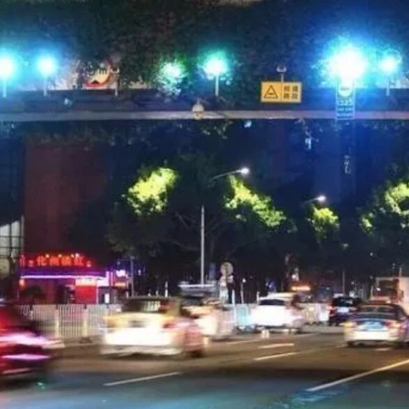 开车经过摄像头为什么总是会被闪一下？车主：早知道就好了