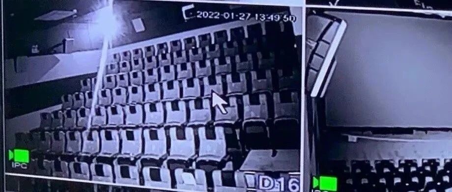 各位情侣在电影院都给我老实点