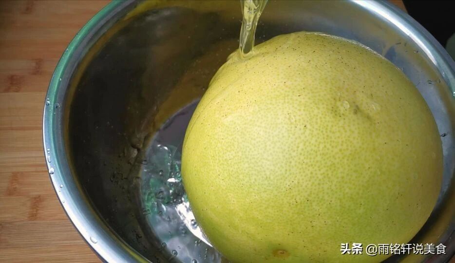 自制蜂蜜柚子茶，做法简单清香营养，酸甜可口超好喝，居家必备养生饮品！