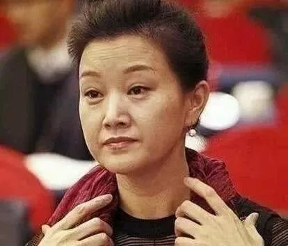 52岁的宋祖英近照曝出,不见当年风采,网友:真是岁月不饶人