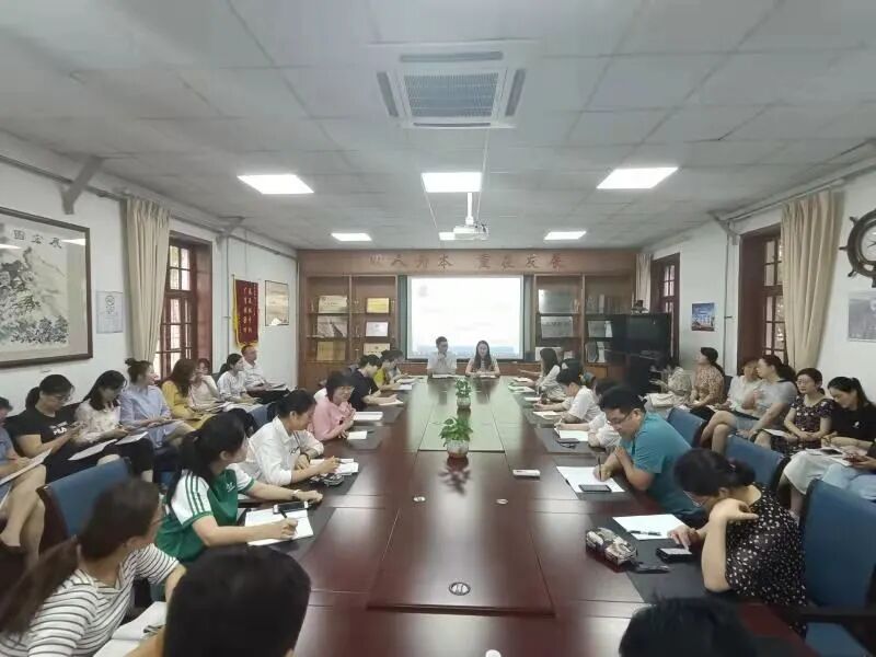 青岛六十六中|青岛六十六中召开新学期期初全校班主任培训会