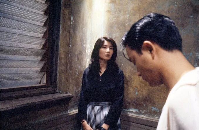 萧亚轩《错的人》:你的每一次原谅,都不过是重蹈覆辙