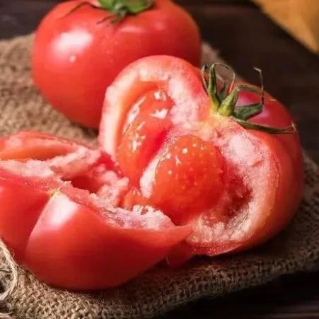 吃西红柿时，尽量不要吃这两物，为了家人的健康，不妨了解一下