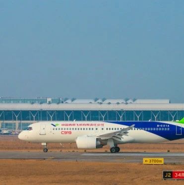 国产大飞机正式下单！C919首单落地东航，中国商飞目标年内交付首架