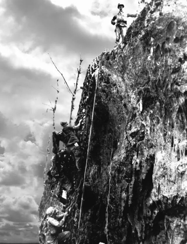 《血战钢锯岭》:解读历史与银幕上的德斯蒙德.多斯与钢锯岭