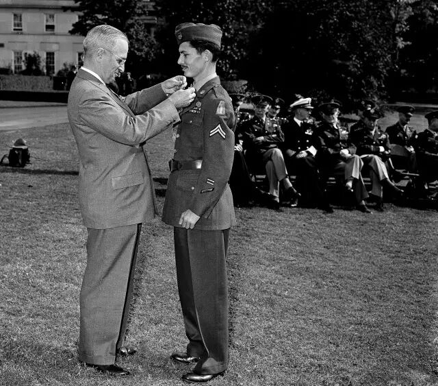 《血战钢锯岭》:解读历史与银幕上的德斯蒙德.多斯与钢锯岭