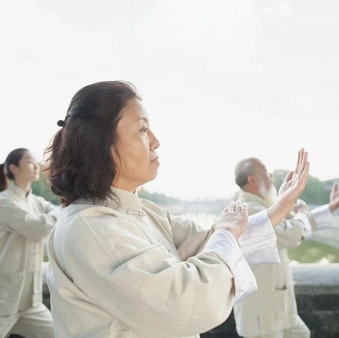 想要防病治病，每天适量运动，走对了，改善健康状况！