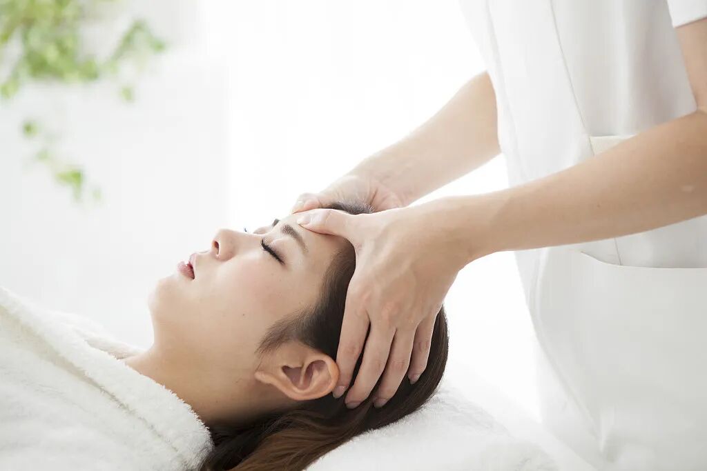 一条经络，可让你“面如桃花”，不信试试！