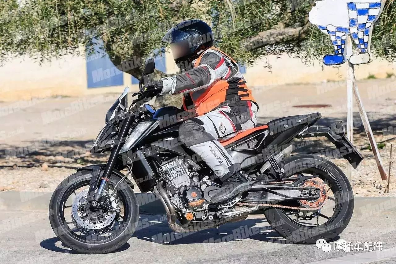                        KTM玩雙缸，790 Duke 車身已全部完成，進入最后測試階段