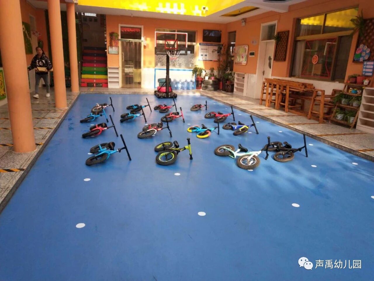 至德·声禹幼儿园【平衡车课程，“骑”乐无穷】-幼师课件网