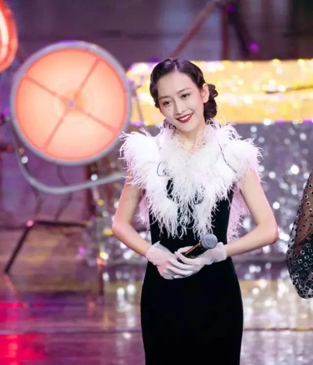 王鸥扎双马尾扮少女,当镜头给到脸部特写后,修图都不敢这样修 王鸥扎双马尾扮少女,当镜头给到脸部特写后,修图都不敢这样修