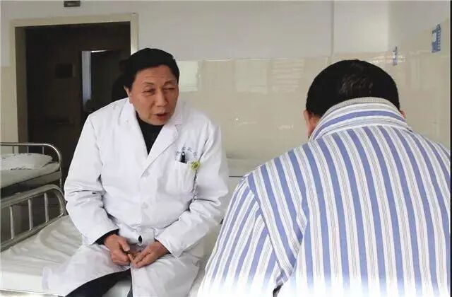 35岁销售主管，被查出尿酸超标，出现了痛风，只因经常做这一件事